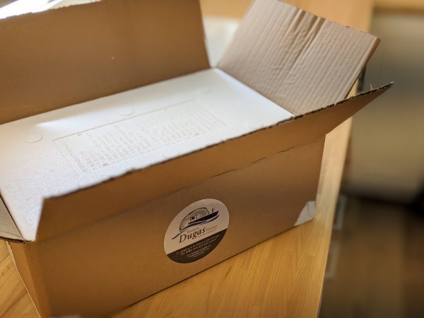 Finalement, la boîte de carton est prête à être expédiée.